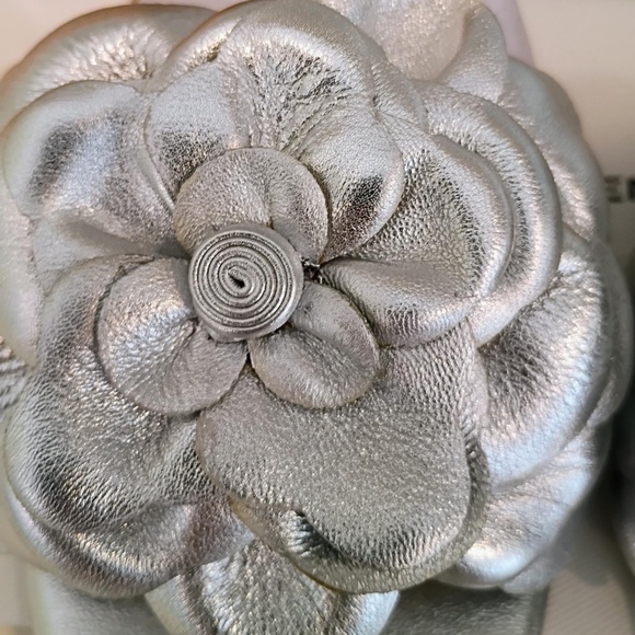 💋 Silver Flats *New size 7 - Picture 3 of 6